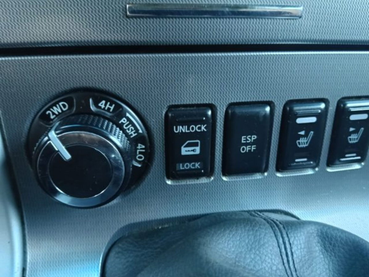Nissan Navara 2.5 dCi 190CV 4 porte Double Cab LE Plus (14)
