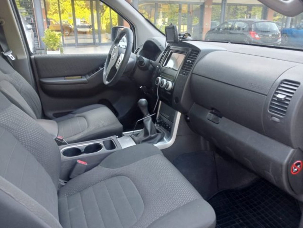 Nissan Navara 2.5 dCi 190CV 4 porte Double Cab LE Plus (6)