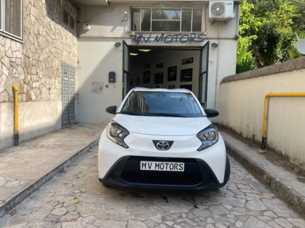 Toyota Aygo X 1.0 Active 72cv (2)