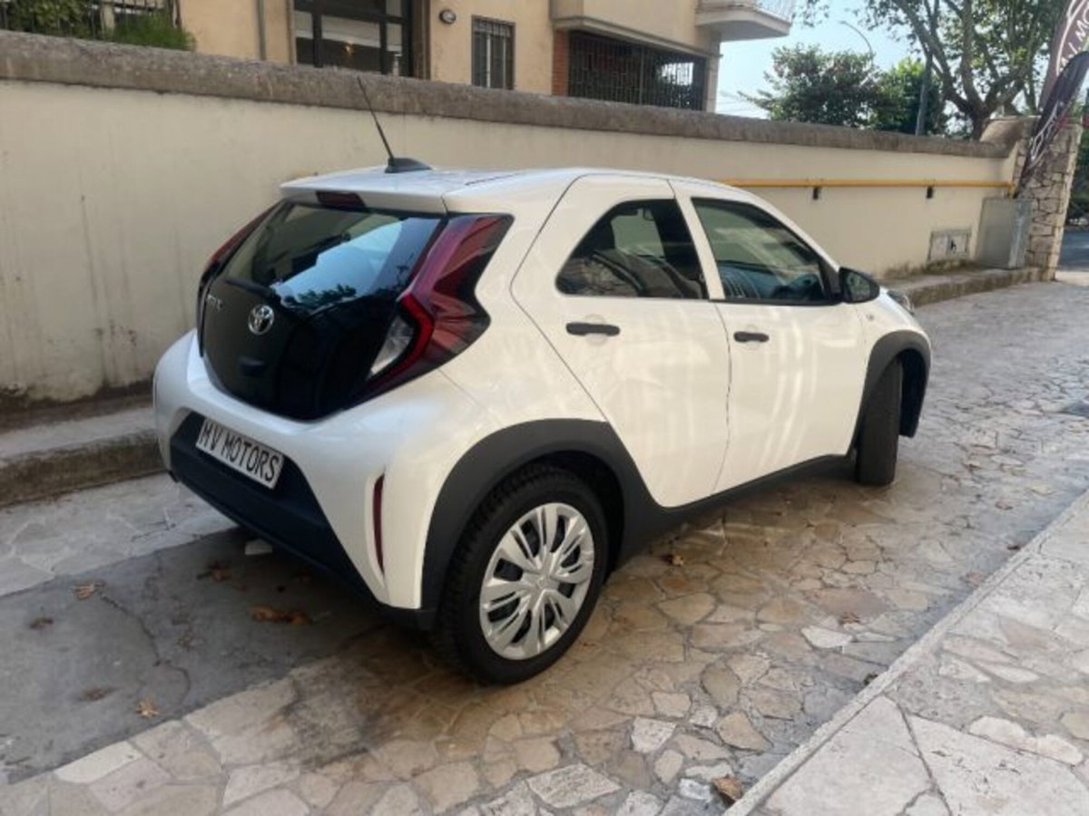 Toyota Aygo X 1.0 Active 72cv (4)