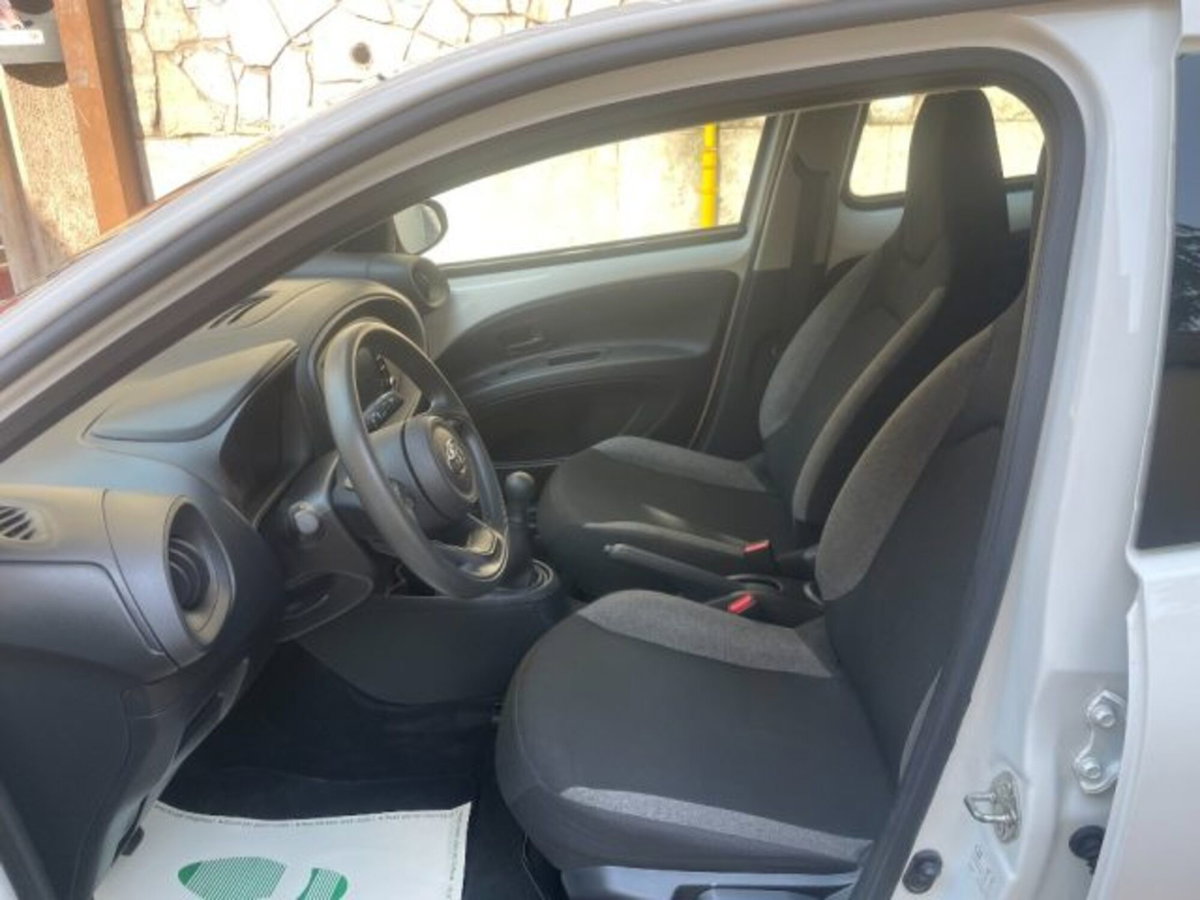Toyota Aygo X 1.0 Active 72cv (8)