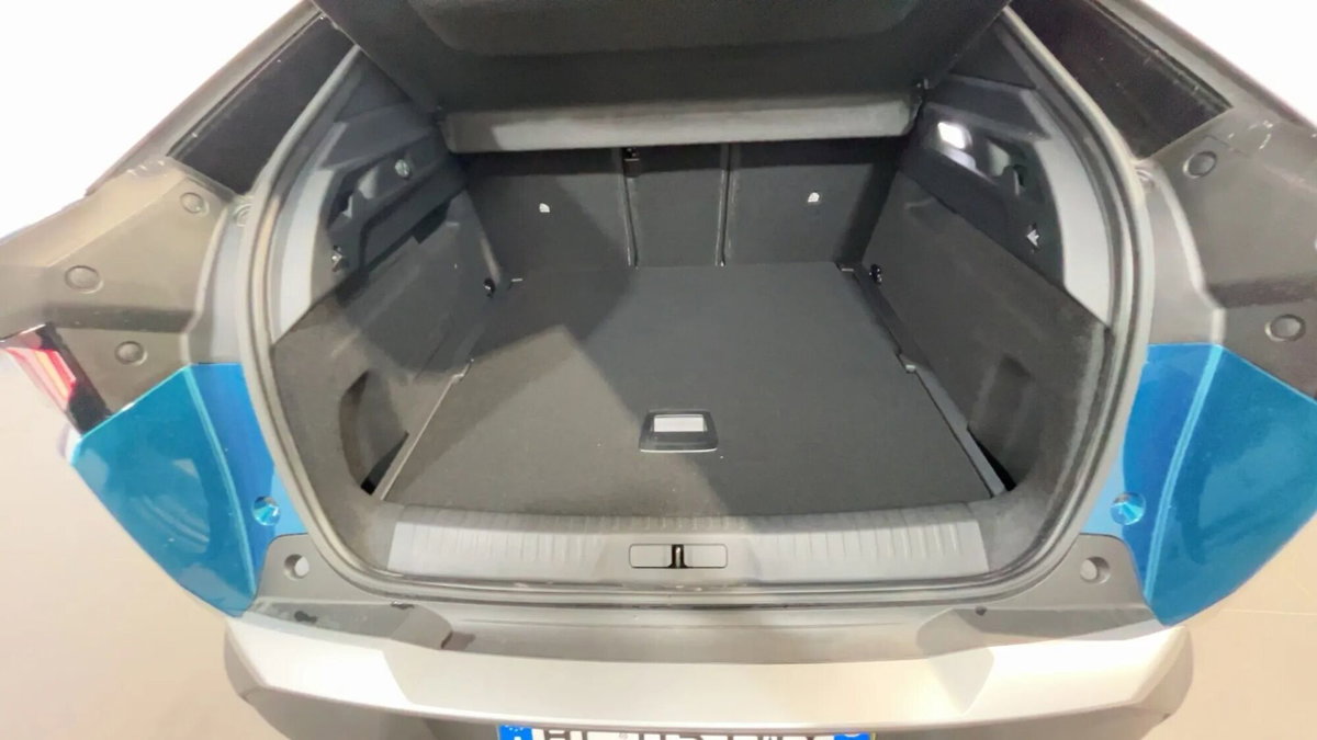 Peugeot 3008 1.2 hybrid GT Exclusive 145cv e-dcs6 (16)