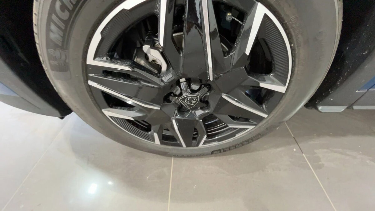 Peugeot 3008 1.2 hybrid GT Exclusive 145cv e-dcs6 (17)
