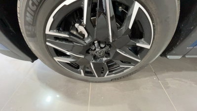 Peugeot 3008 1.2 hybrid GT Exclusive 145cv e-dcs6 (17)