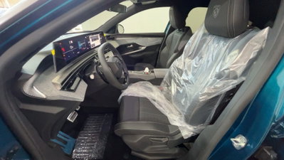 Peugeot 3008 1.2 hybrid GT Exclusive 145cv e-dcs6 (7)