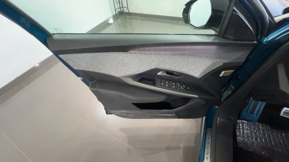 Peugeot 3008 1.2 hybrid GT Exclusive 145cv e-dcs6 (8)