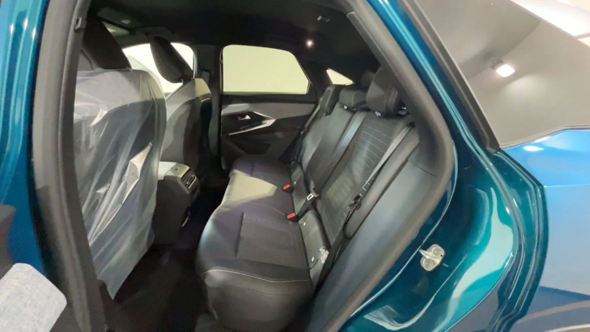 Peugeot 3008 1.2 hybrid GT Exclusive 145cv e-dcs6 (9)