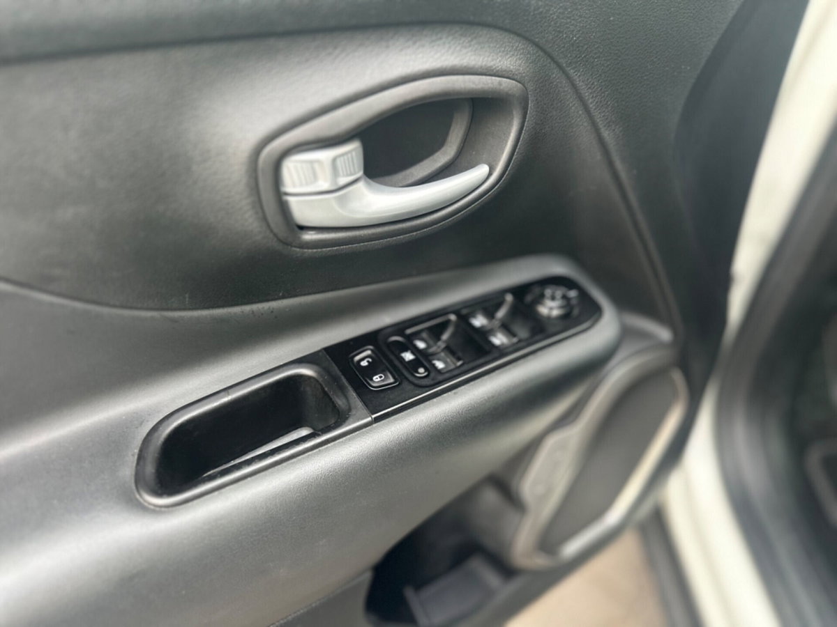 Jeep Renegade 1.6 Mjt 130 CV Limited (10)