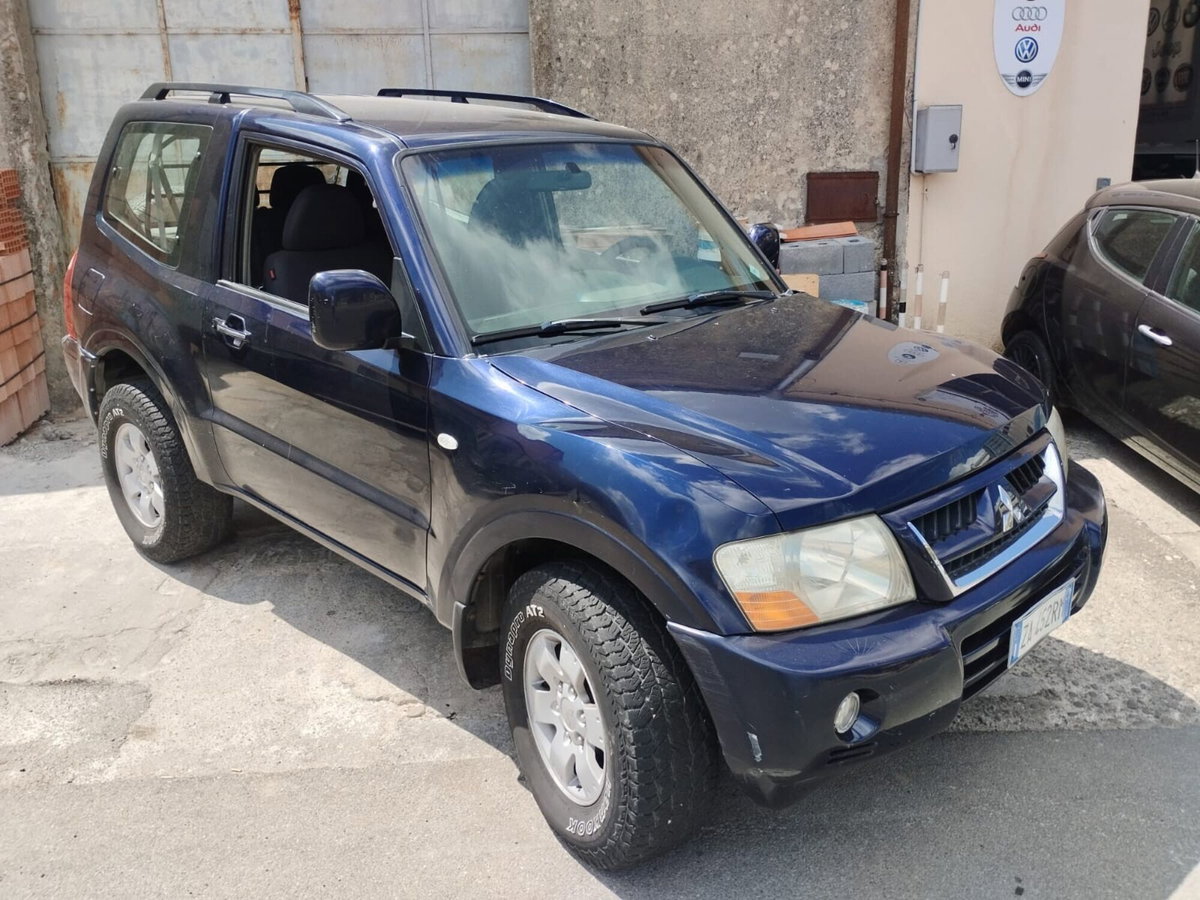 Mitsubishi Pajero 2.5 TDI 3p. GLX (2)