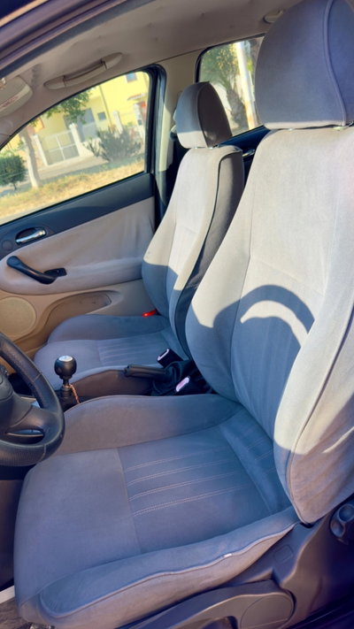 Alfa Romeo 147 1.9 JTD M-JET 16V 5 porte Dist. (6)