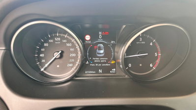Land Rover Discovery Sport 2.0 TD4 180 CV HSE Luxury (9)