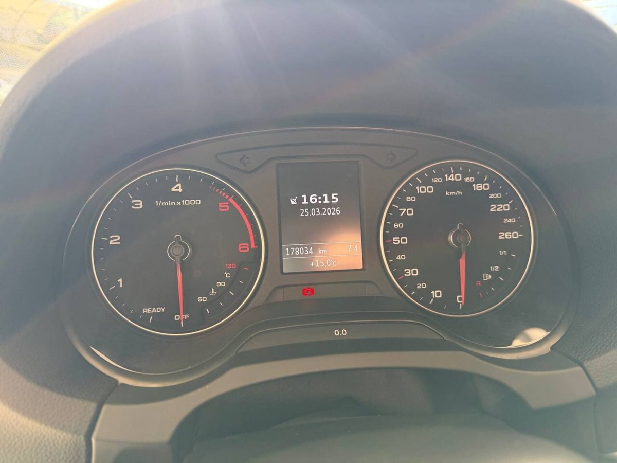 Audi A3 1.6 TDI 116 CV S tronic Sport (10)