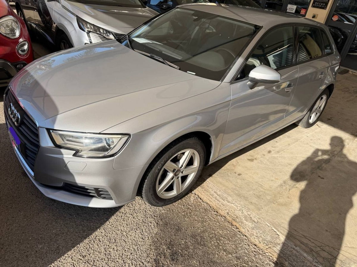 Audi A3 1.6 TDI 116 CV S tronic Sport (2)
