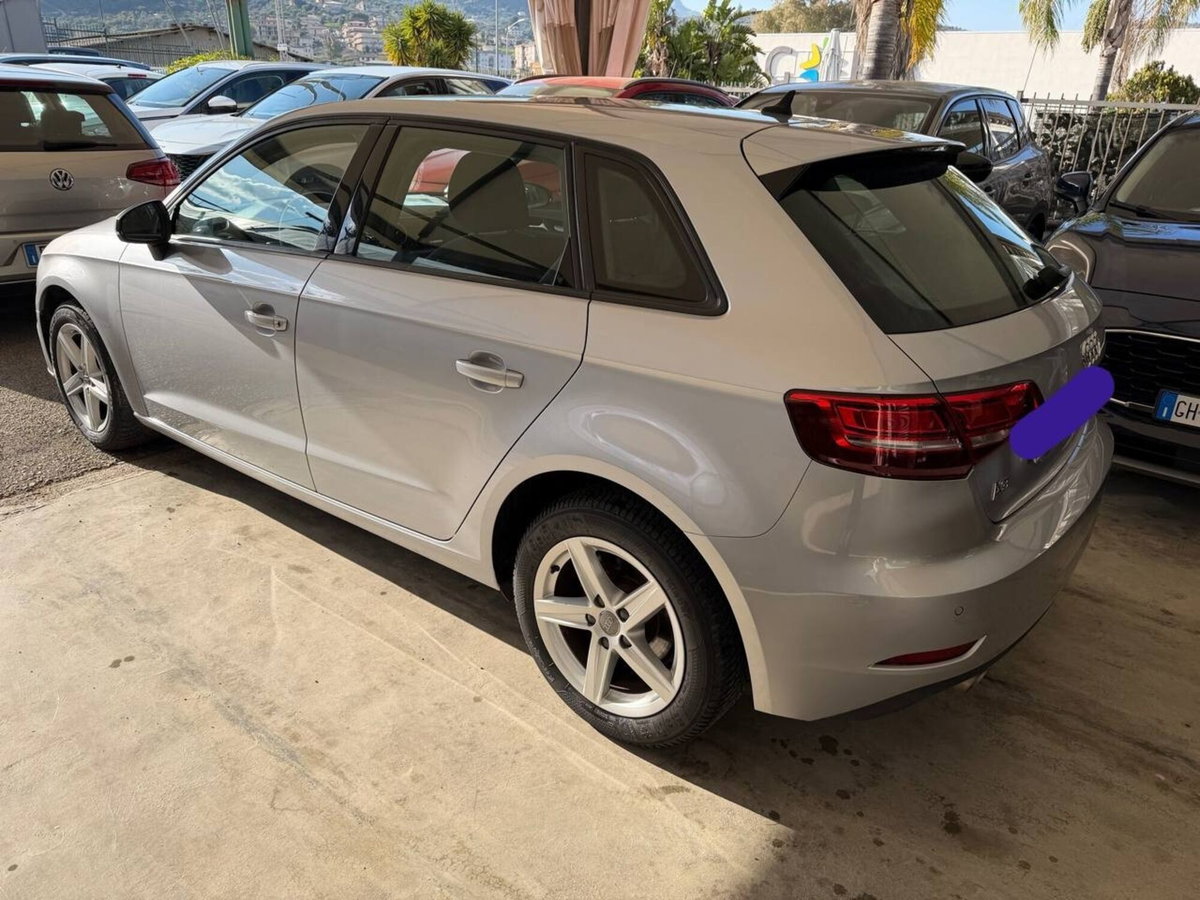 Audi A3 1.6 TDI 116 CV S tronic Sport (5)