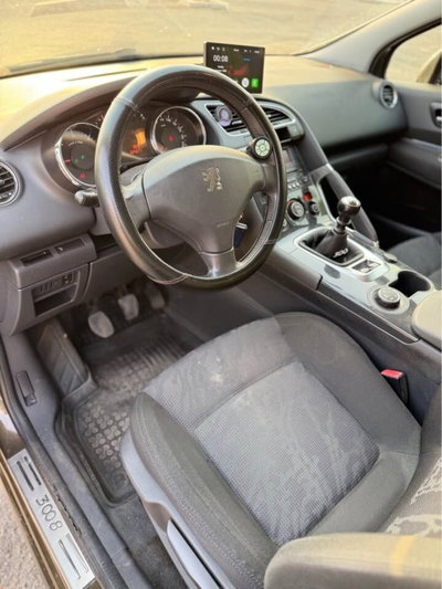 Peugeot 3008 1.6 HDi 110CV Business (7)