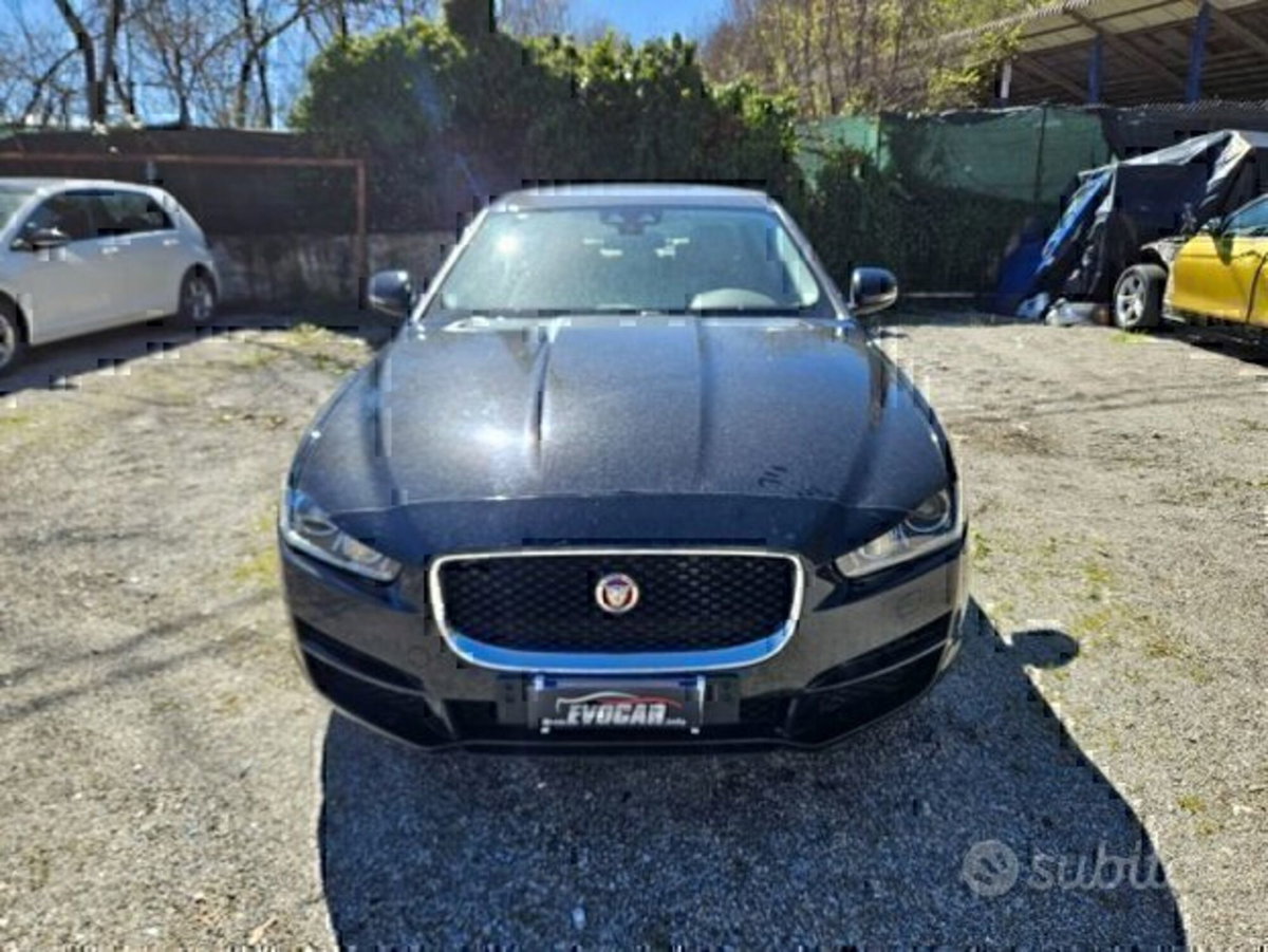 Jaguar XE 2.0 D 180 CV aut. R-Sport (10)