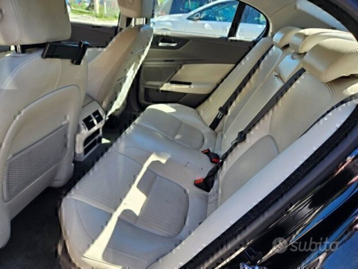 Jaguar XE 2.0 D 180 CV aut. R-Sport (17)