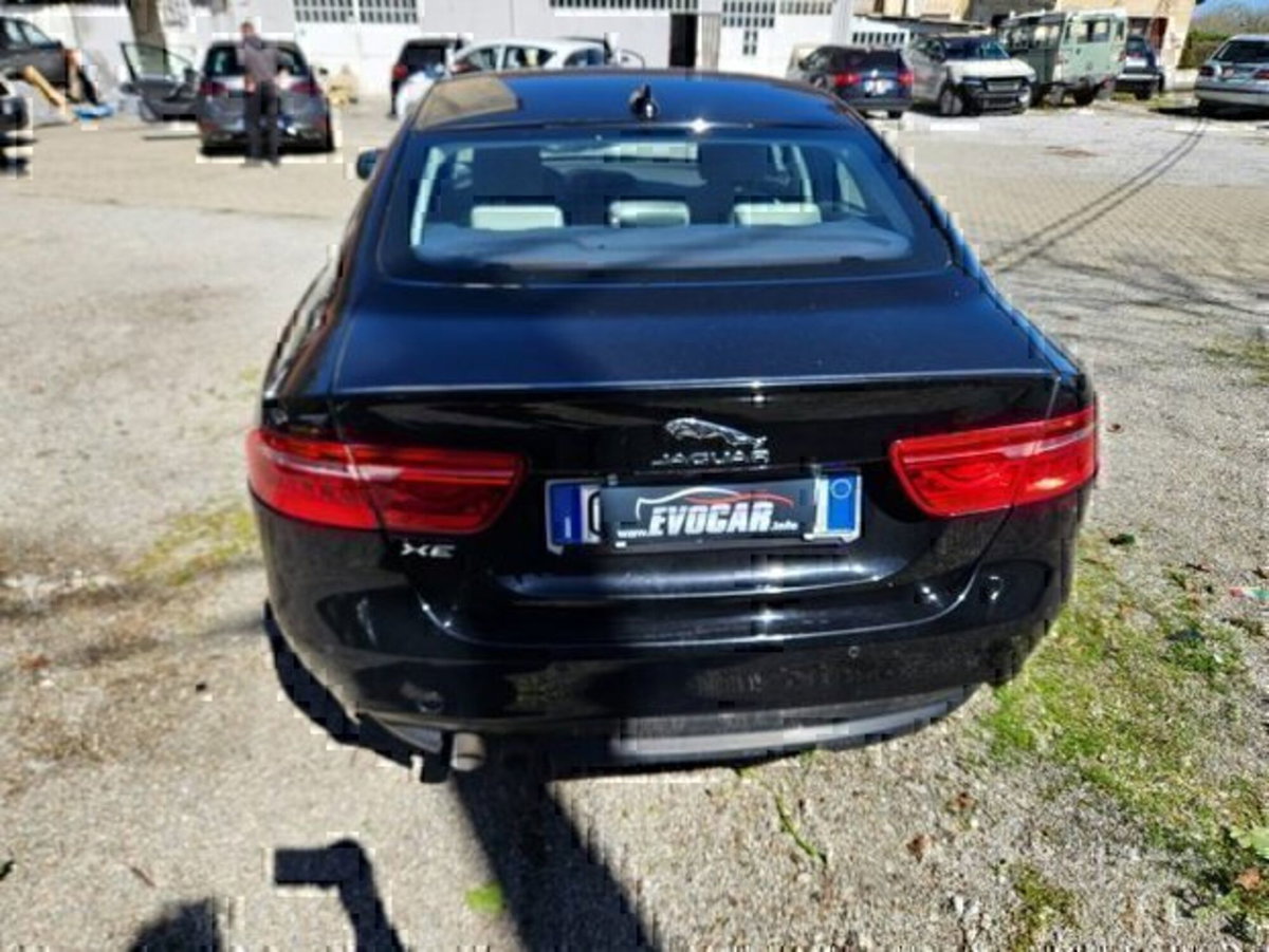Jaguar XE 2.0 D 180 CV aut. R-Sport (4)