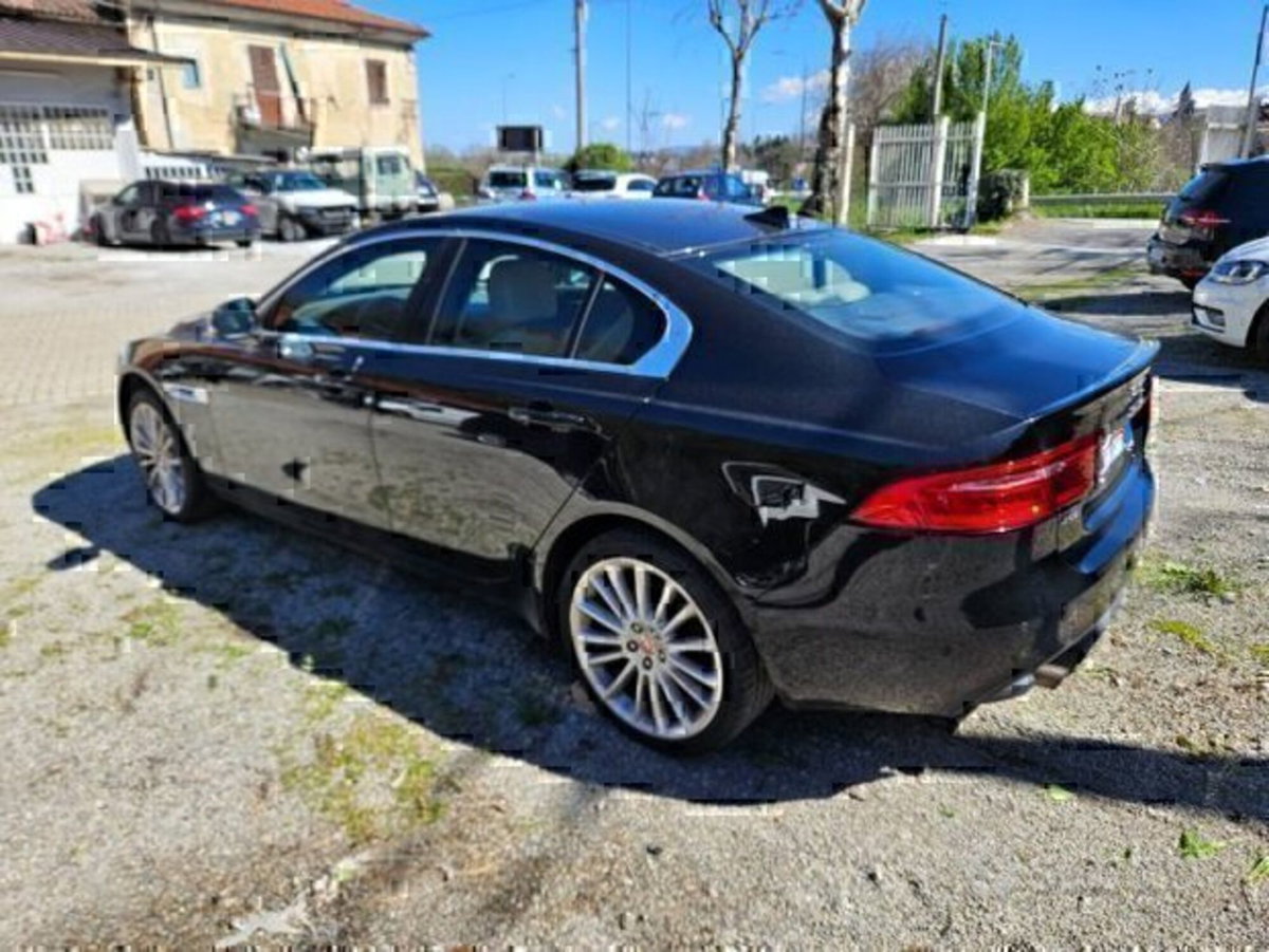 Jaguar XE 2.0 D 180 CV aut. R-Sport (6)