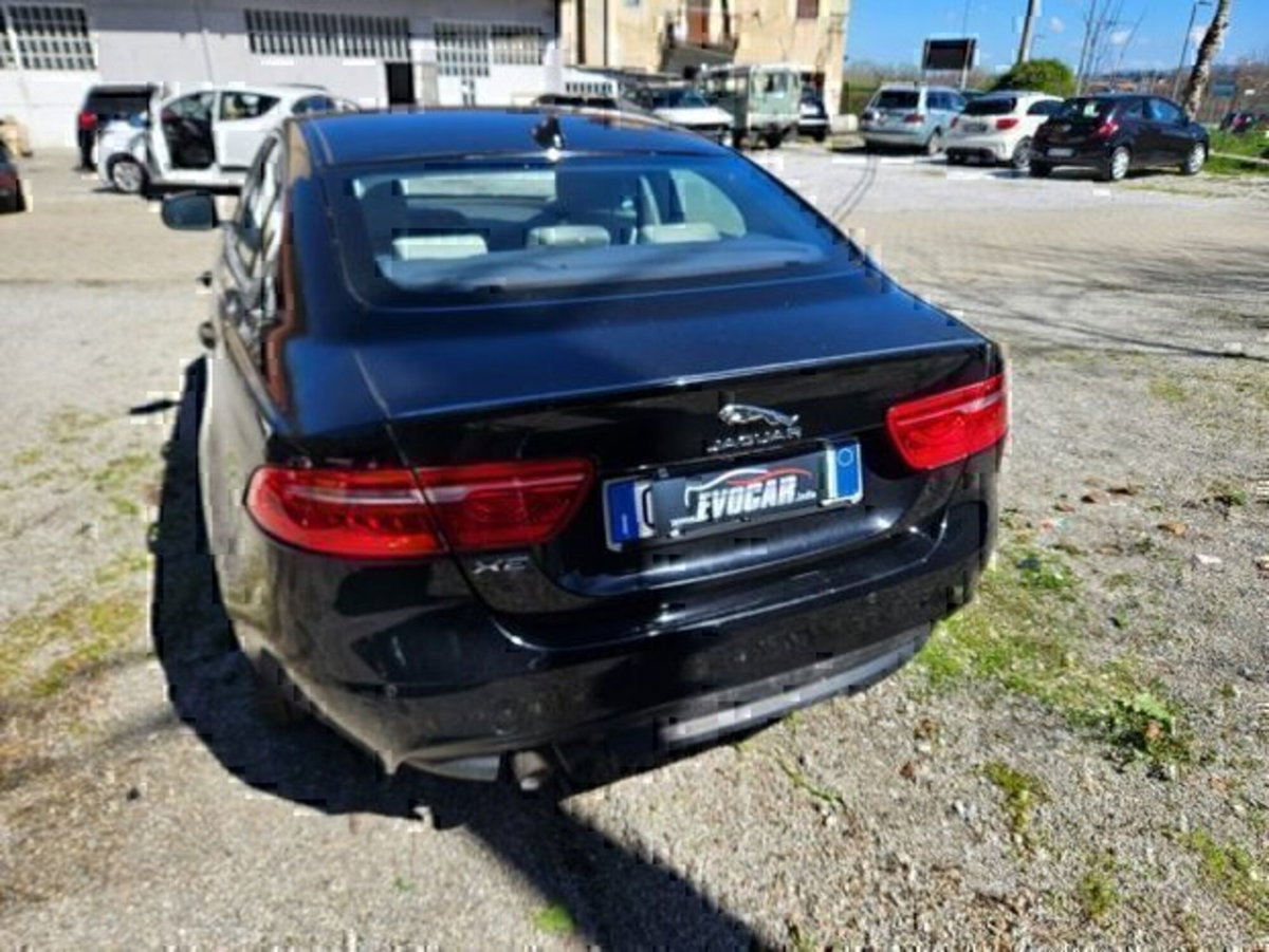 Jaguar XE 2.0 D 180 CV aut. R-Sport (7)
