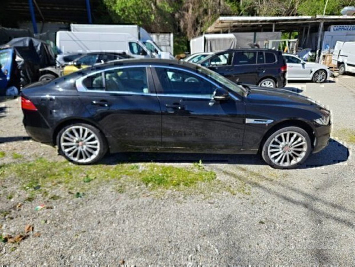 Jaguar XE 2.0 D 180 CV aut. R-Sport (8)