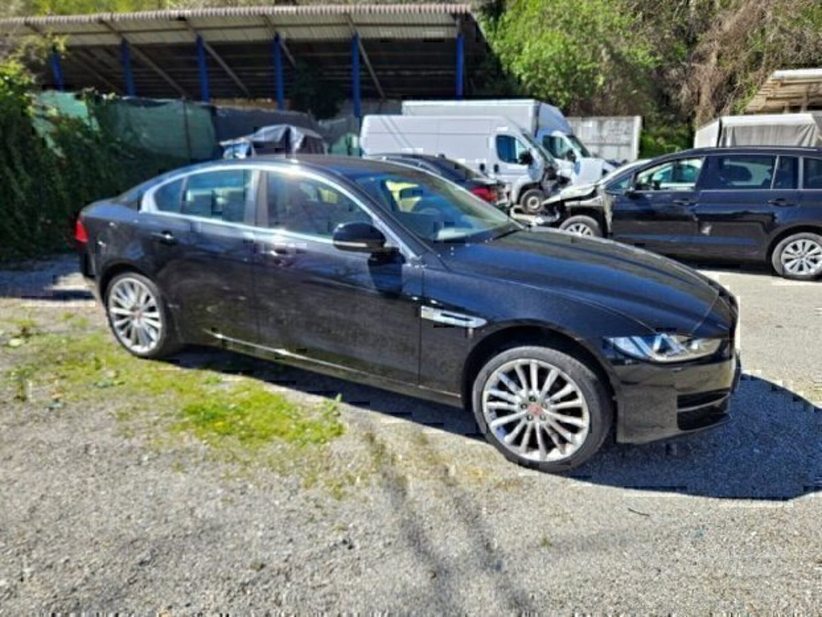 Jaguar XE 2.0 D 180 CV aut. R-Sport (9)