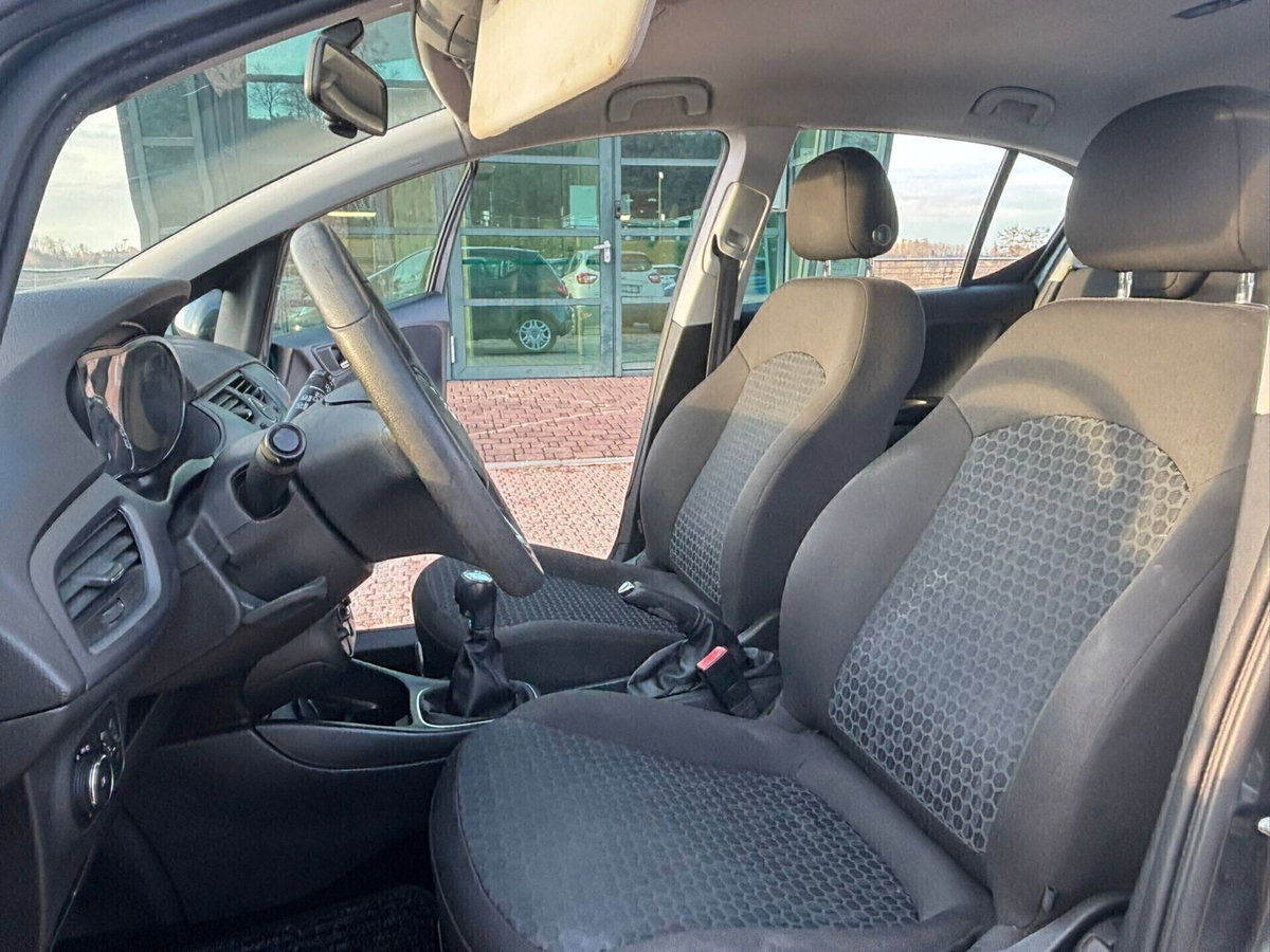 Opel Corsa 1.4 90CV GPL Tech 5 porte n-Joy (10)
