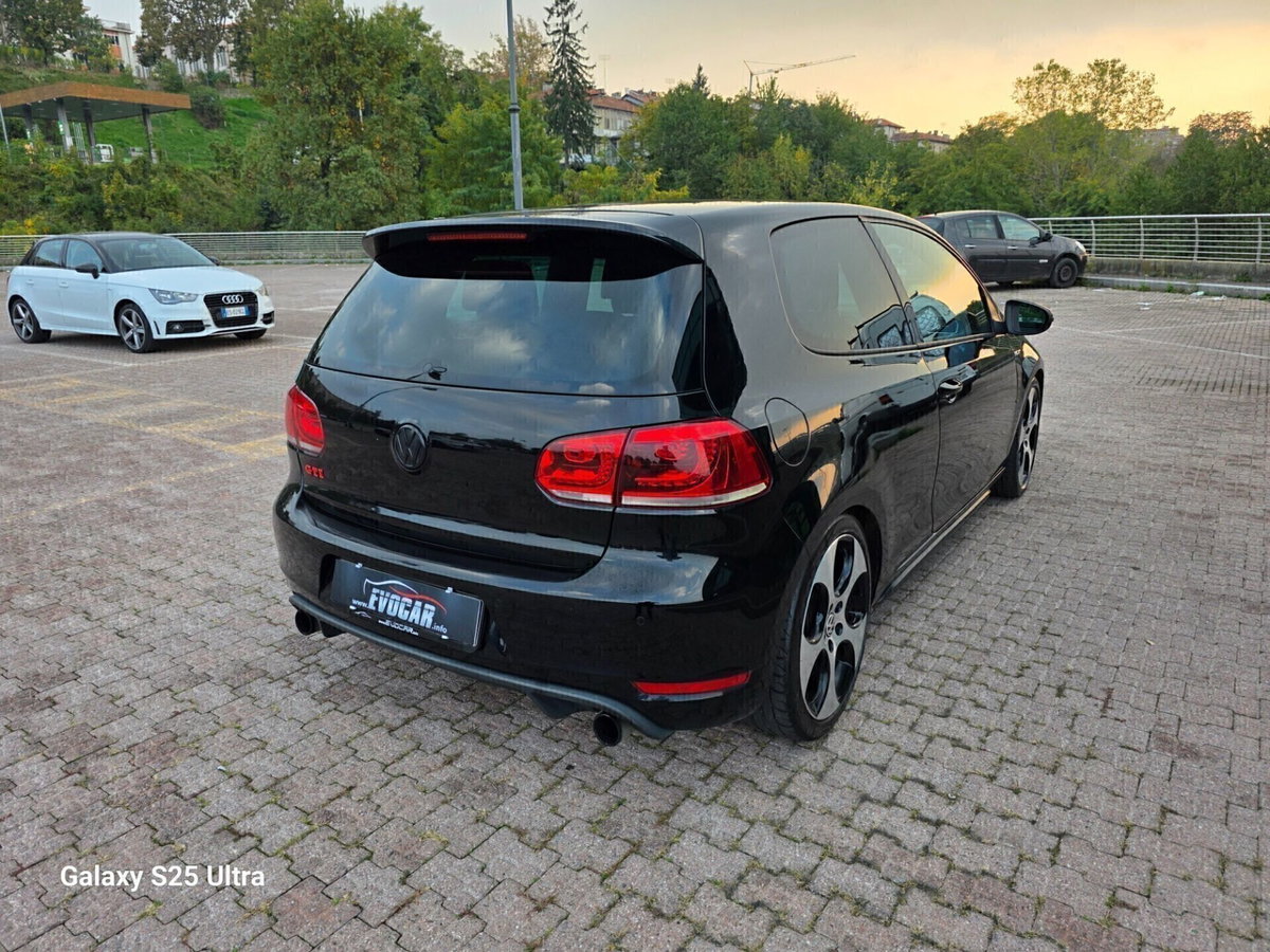Volkswagen Golf 2.0 TSI DSG 3p. GTI (2)