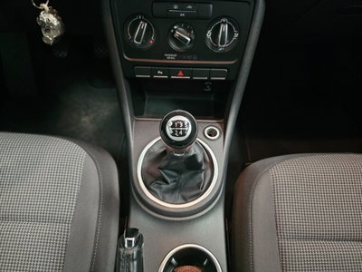 Volkswagen Maggiolino 1.6 TDI Design (10)