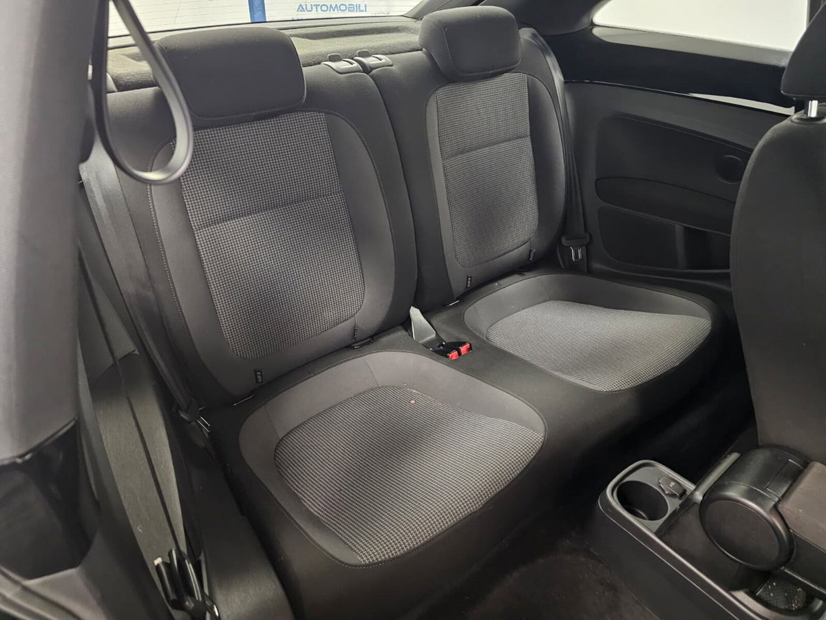 Volkswagen Maggiolino 1.6 TDI Design (13)