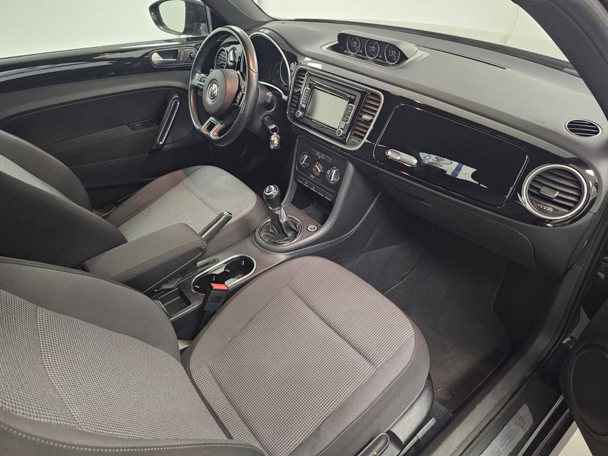 Volkswagen Maggiolino 1.6 TDI Design (14)