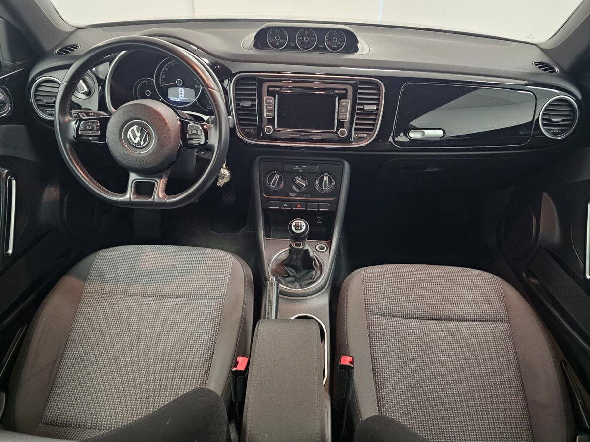 Volkswagen Maggiolino 1.6 TDI Design (6)