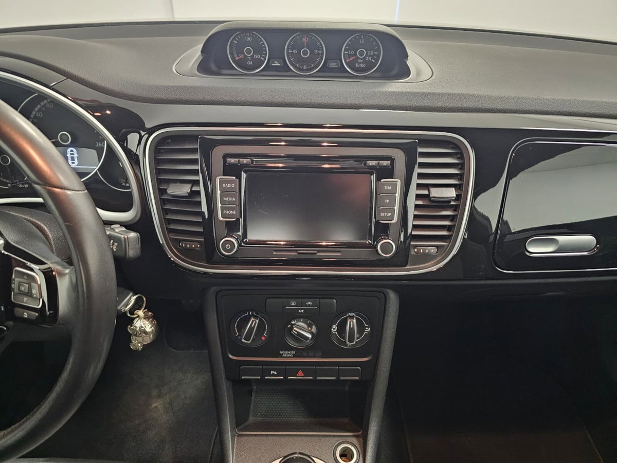 Volkswagen Maggiolino 1.6 TDI Design (9)