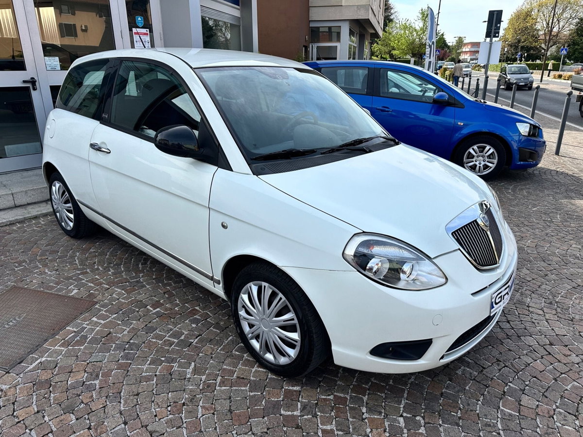 Lancia Ypsilon 1.2 69 CV Diva (3)