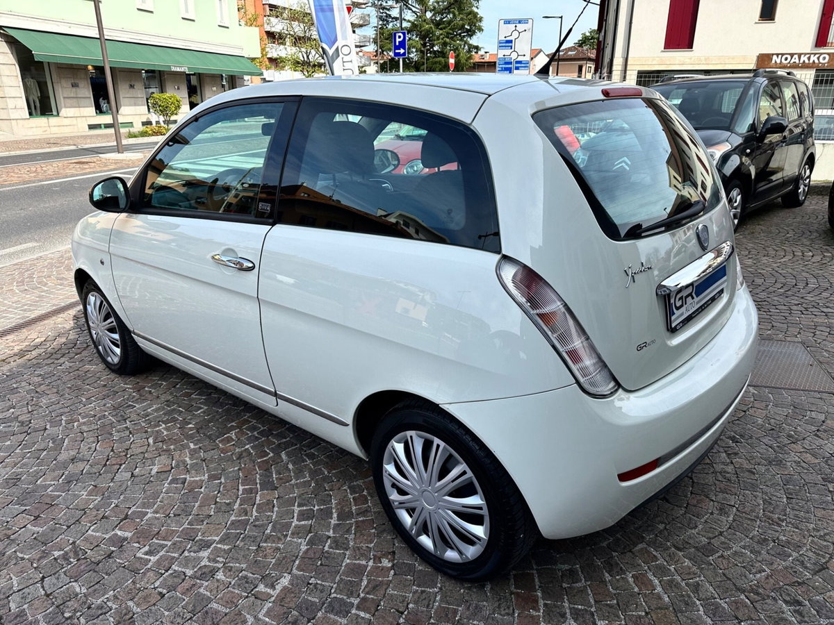 Lancia Ypsilon 1.2 69 CV Diva (4)