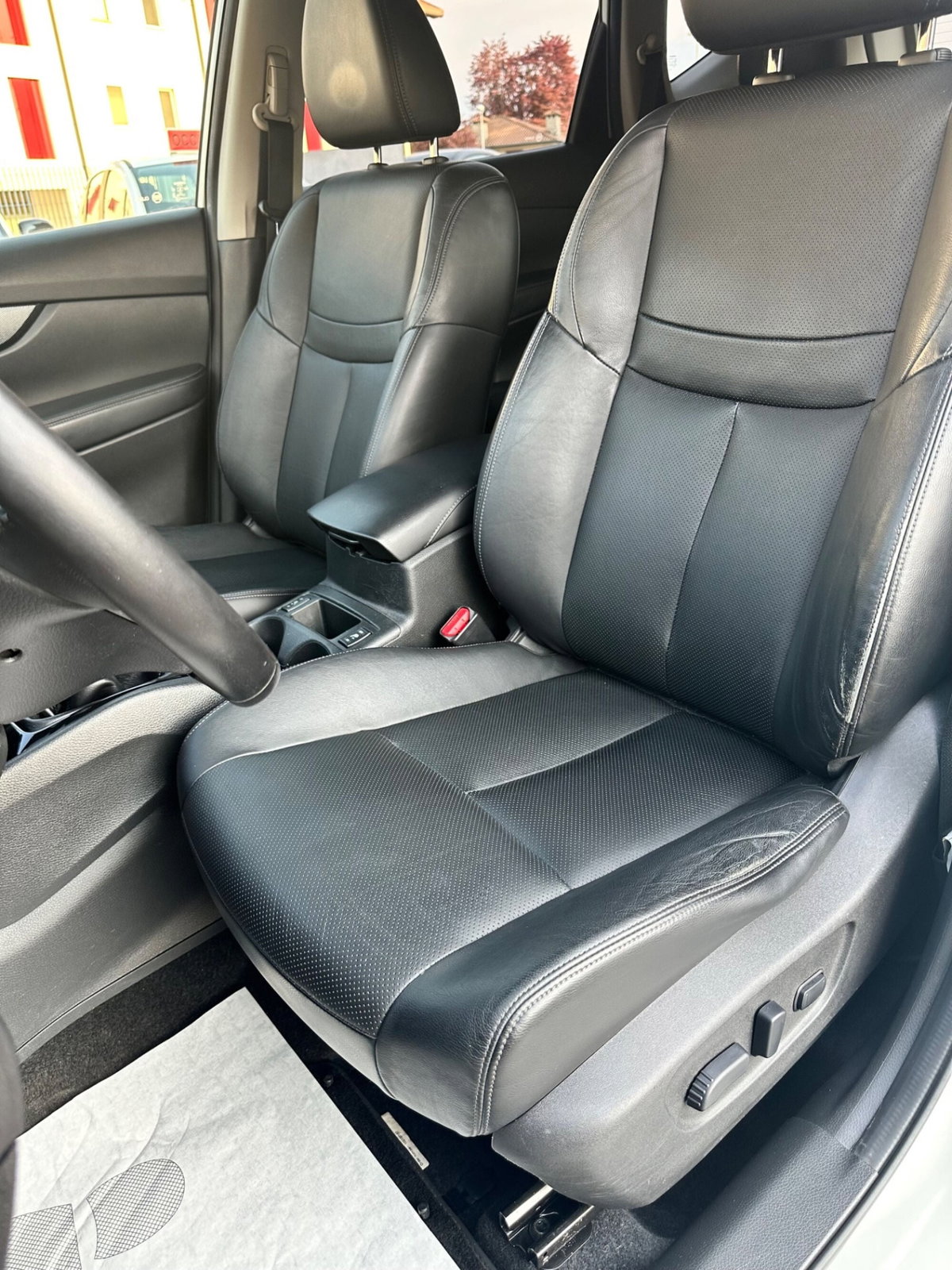 Nissan X-Trail 1.6 dCi 2WD Tekna (8)