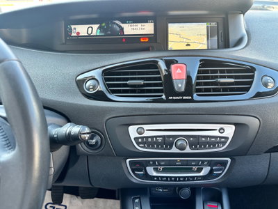 Renault Scenic E-Tech Electric 1.5 dCi 110CV Luxe (17)