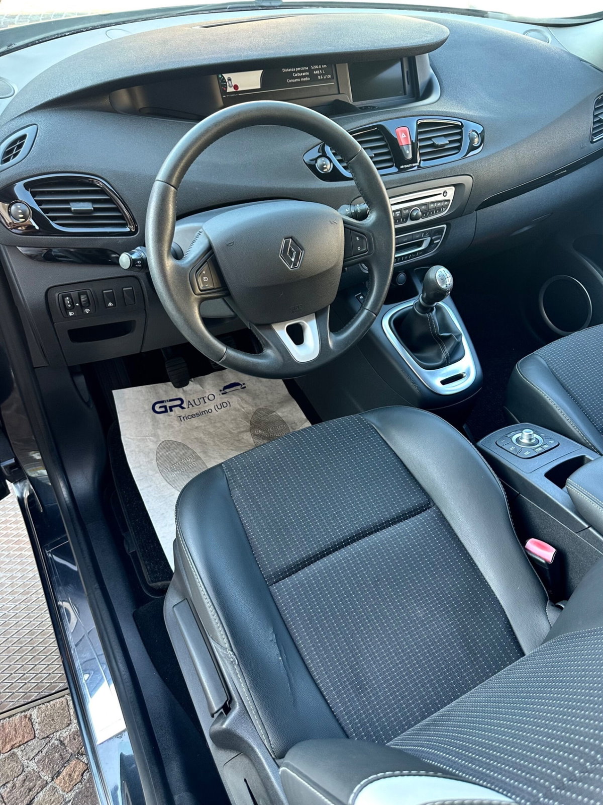 Renault Scenic E-Tech Electric 1.5 dCi 110CV Luxe (7)