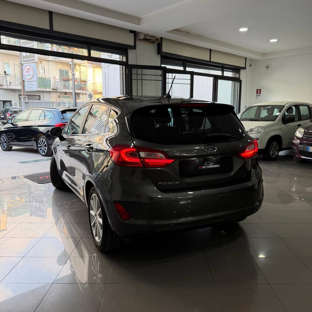 Ford Fiesta 1.1 75 CV GPL 5 porte (4)