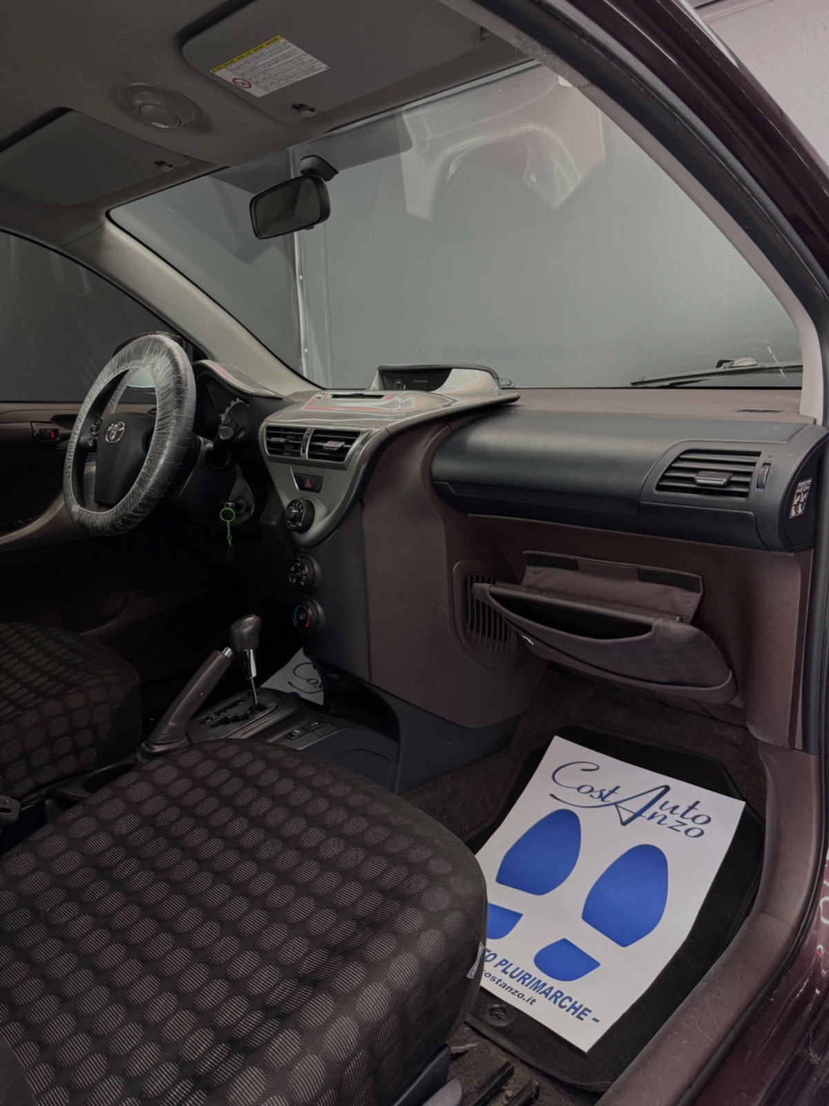 Toyota iQ 1.0 Multidrive (10)