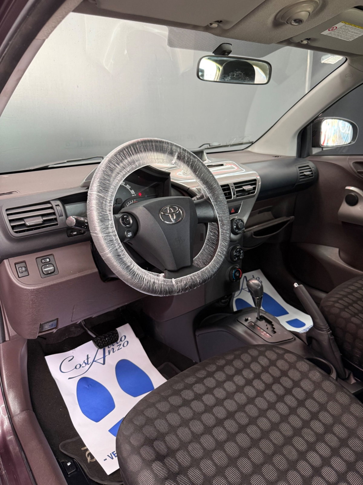 Toyota iQ 1.0 Multidrive (8)