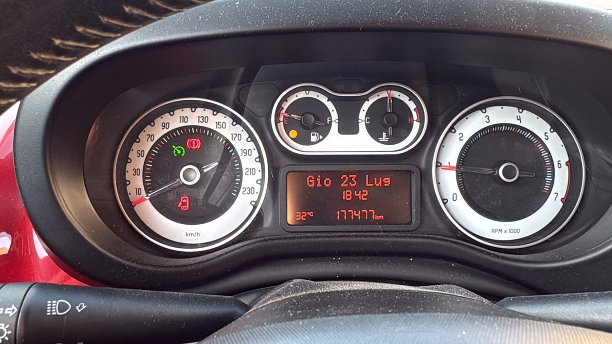 Fiat 500L 1.4 T-Jet 120 CV GPL Lounge (10)