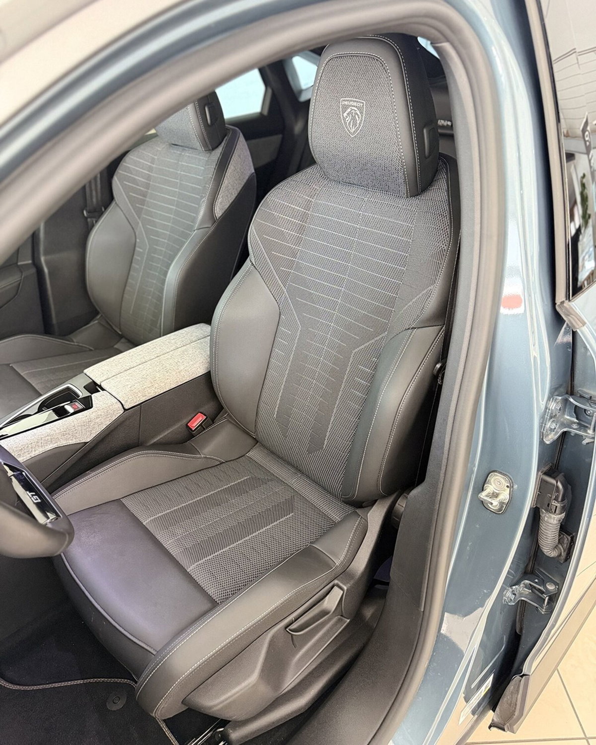 Peugeot 3008 1.2 hybrid GT Exclusive 145cv e-dcs6 (6)