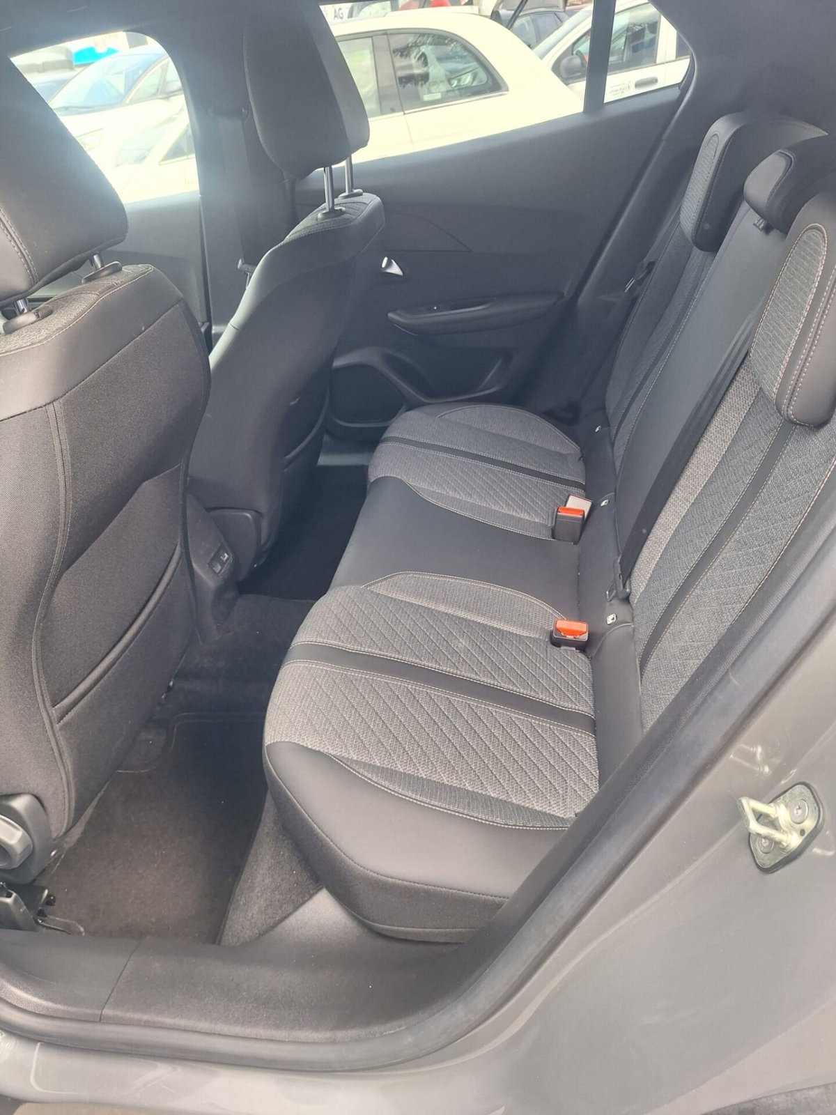 Peugeot 2008 BlueHDi 130 S&S EAT8 Allure Pack (18)