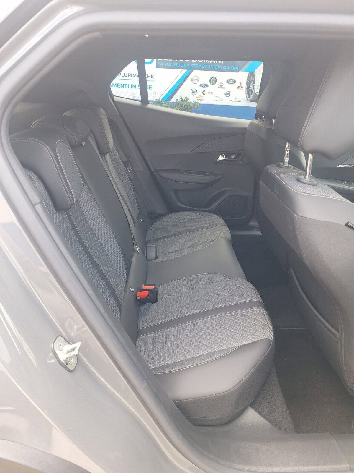 Peugeot 2008 BlueHDi 130 S&S EAT8 Allure Pack (19)