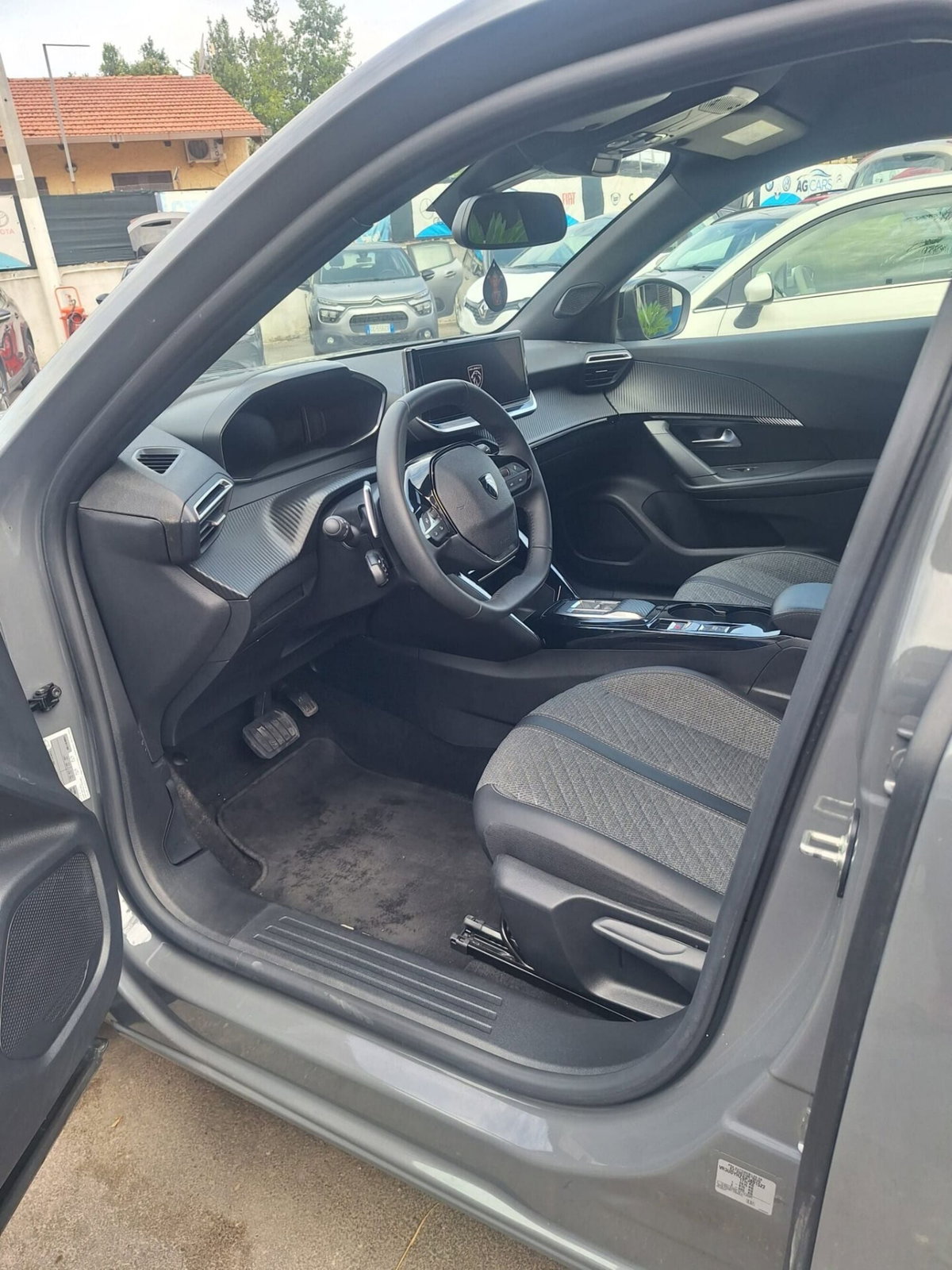 Peugeot 2008 BlueHDi 130 S&S EAT8 Allure Pack (6)