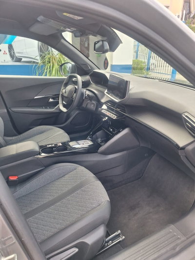 Peugeot 2008 BlueHDi 130 S&S EAT8 Allure Pack (7)