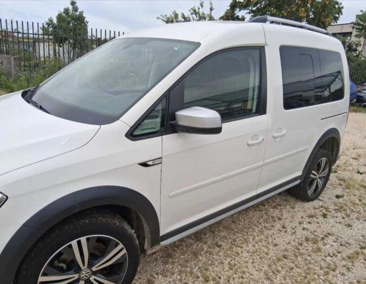 Volkswagen Caddy 2.0 TDI 122 CV 4MOTION Highline (2)