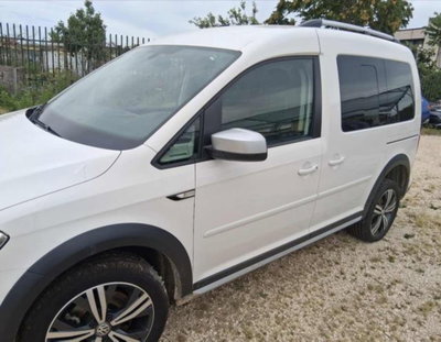 Volkswagen Caddy 2.0 TDI 122 CV 4MOTION Highline (2)