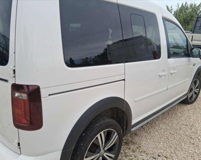 Volkswagen Caddy 2.0 TDI 122 CV 4MOTION Highline (8)